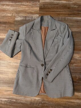 Black & White Houndstooth Women’s Blazer